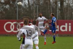 1. Bundesliga - Fußball - Testspiel - FC Ingolstadt 04 - Karlsruher SC - Marvin Matip (34, FCI) und rechts Erwin Hoffer (KSC)