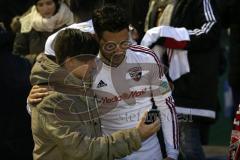 1. Bundesliga - Fußball - Testspiel - FC Ingolstadt 04 - SG Sonnenhof Großaspach - Selfies mit den Fans in der Halbzeitpause Mathew Leckie (7, FCI)