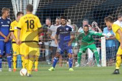 1. Bundesliga - Fußball - Testspiel - FC Ingolstadt 04 - VfR Aalen - Freistoß rechts Torwart Ramazan Özcan (1, FCI) auf der Hut