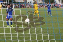 1. Bundesliga - Fußball - Testspiel - FC Ingolstadt 04 - VfR Aalen - Elfmeter, auch Almog Cohen (36, FCI), Torwart Daniel Bernhardt (Aalen) fängt