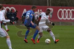 1. Bundesliga - Fußball - Testspiel - FC Ingolstadt 04 - Karlsruher SC - rechts Roger de Oliveira Bernardo (8, FCI) und links Grischa Prömel (KSC)