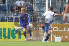 1. Bundesliga - Fußball - Testspiel - SV Grödig - FC Ingolstadt 04 - 1:0 - links Torwart Örjan Haskjard Nyland (26, FCI) kann den Ball nicht festhalten und Roman Wallner trifft zum 1:0 Tor