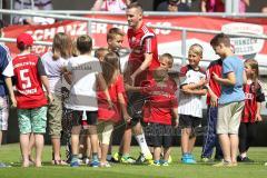 1. Bundesliga - Fußball - FC Ingolstadt 04 - Saisoneröffnung - Auftakttraining - Einlauf Pascal Groß (10, FCI)