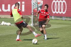 1. Bundesliga - Fußball - FC Ingolstadt 04 - Training - Neuzugang - links Pascal Groß (10, FCI) und rechts Markus Suttner (29, FCI)