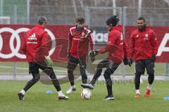 1. Bundesliga - Fußball - FC Ingolstadt 04 - Training - Neuzugang Darío Lezcano (37, FCI) - Stellungsspiel mit links Torwart Ramazan Özcan (1, FCI) Romain Brégerie (18, FCI) Darío Lezcano (37, FCI) Marvin Matip (34, FCI)