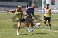 1. Bundesliga - Fußball - FC Ingolstadt 04 - Training - Saison 2015/2016 - Neuzugang Torwart Örjan Haskjard Nyland - Tobias Levels (28, FCI) und Stefan Wannenwetsch (22, FCI) und rechts Romain Brégerie (18, FCI)