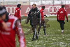1. Bundesliga - Fußball - FC Ingolstadt 04 - Trainingsauftakt nach Winterpause - Cheftrainer Ralph Hasenhüttl (FCI) gibt Anweisungen
