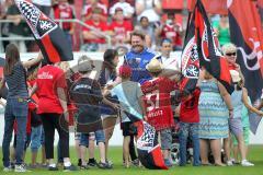 1. Bundesliga - Fußball - FC Ingolstadt 04 - Saisoneröffnung - Auftakttraining - Cheftrainer Ralph Hasenhüttl (FCI) läuft ein