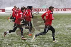 1. Bundesliga - Fußball - FC Ingolstadt 04 - Trainingsauftakt nach Winterpause - Sprints Laufen Trainingsplatz Sportpark Vorbereitung rechts Mathew Leckie (7, FCI) links Alfredo Morales (6, FCI)