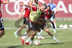 1. Bundesliga - Fußball - FC Ingolstadt 04 - Training - Neuzugang - Pascal Groß (10, FCI) und Markus Suttner (29, FCI)