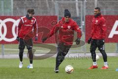 1. Bundesliga - Fußball - FC Ingolstadt 04 - Training - Neuzugang Darío Lezcano (37, FCI) - Stellungsspiel - Romain Brégerie (18, FCI) Darío Lezcano (37, FCI) Marvin Matip (34, FCI)