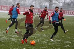 1. Bundesliga - Fußball - FC Ingolstadt 04 - Trainingsauftakt nach Winterpause - Maurice Multhaup (31, FCI) rechts Mathew Leckie (7, FCI)