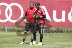 1. Bundesliga - Fußball - FC Ingolstadt 04 - Training - Saison 2015/2016 - Neuzugang Torwart Örjan Haskjard Nyland - Torwart Örjan Haskjard Nyland (FCI) und Torwart Christian Ortag (39, FCI)