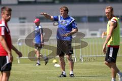 1. Bundesliga - Fußball - FC Ingolstadt 04 - Training - Saison 2015/2016 - Neuzugang Torwart Örjan Haskjard Nyland - Cheftrainer Ralph Hasenhüttl (FCI) gibt Anweisungen