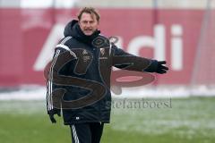 1. Bundesliga - Fußball - FC Ingolstadt 04 - Trainingsauftakt nach Winterpause - Anweisungen Cheftrainer Ralph Hasenhüttl (FCI)