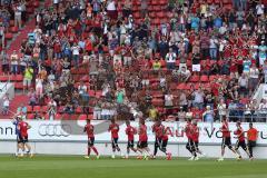 1. Bundesliga - Fußball - FC Ingolstadt 04 - Saisoneröffnung - Auftakttraining - laufen vor den Fans