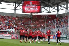 1. Bundesliga - Fußball - FC Ingolstadt 04 - Saisoneröffnung - Auftakttraining - Laufen vor den Fans Jubel Stimmung