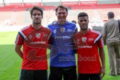 1. Bundesliga - FC Ingolstadt 04 - Trainingsauftakt im Audi Sportpark - Romain Brègerie (FC Ingolstadt 04) links - Ralph Hasenhüttl (Trainer FC Ingolstadt 04) - Elias Kachunga ( FC Ingolstadt 04)rechts - Foto: Jürgen Meyer