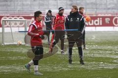 1. Bundesliga - Fußball - FC Ingolstadt 04 - Trainingsauftakt nach Winterpause - Anweisungen Cheftrainer Ralph Hasenhüttl (FCI)