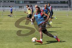 1. Bundesliga - Fußball - FC Ingolstadt 04 - Training - Saison 2015/2016 - Neuzugang Torwart Örjan Haskjard Nyland - Marvin Matip (34, FCI)