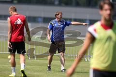 1. Bundesliga - Fußball - FC Ingolstadt 04 - Training - Saison 2015/2016 - Neuzugang Torwart Örjan Haskjard Nyland - Cheftrainer Ralph Hasenhüttl (FCI) gibt Anweisungen