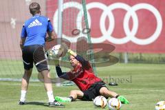 1. Bundesliga - Fußball - FC Ingolstadt 04 - Training - Saison 2015/2016 - Neuzugang Torwart Örjan Haskjard Nyland - Torwarttrainer Martin Scharfer (FCI) mit Torwart Örjan Haskjard Nyland (FCI)