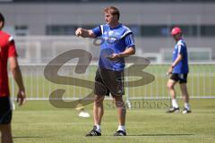 1. Bundesliga - Fußball - FC Ingolstadt 04 - Training - Saison 2015/2016 - Neuzugang Torwart Örjan Haskjard Nyland - Cheftrainer Ralph Hasenhüttl (FCI) gibt Anweisungen