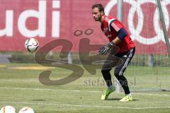 1. Bundesliga - Fußball - FC Ingolstadt 04 - Training - Saison 2015/2016 - Neuzugang Torwart Örjan Haskjard Nyland - Torwart Christian Ortag (39, FCI)