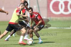 1. Bundesliga - Fußball - FC Ingolstadt 04 - Training - Neuzugang - Pascal Groß (10, FCI) und Markus Suttner (29, FCI)