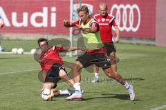 1. Bundesliga - Fußball - FC Ingolstadt 04 - Training - Neuzugang - links Markus Suttner (29, FCI) und rechts Lukas Hinterseer (16, FCI)