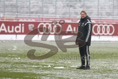 1. Bundesliga - Fußball - FC Ingolstadt 04 - Trainingsauftakt nach Winterpause - gut gelaunt Cheftrainer Ralph Hasenhüttl (FCI)