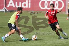 1. Bundesliga - Fußball - FC Ingolstadt 04 - Training - Neuzugang - Thomas Pledl (30, FCI) und rechts Markus Suttner (29, FCI)