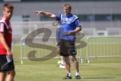 1. Bundesliga - Fußball - FC Ingolstadt 04 - Training - Saison 2015/2016 - Neuzugang Torwart Örjan Haskjard Nyland - Cheftrainer Ralph Hasenhüttl (FCI) gibt Anweisungen