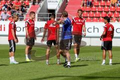 1. Bundesliga - FC Ingolstadt 04 - Trainingsauftakt im Audi Sportpark - Ralph Hasenhüttl (Trainer FC Ingolstadt 04) gibt Anweisungen - Foto: Jürgen Meyer