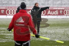 1. Bundesliga - Fußball - FC Ingolstadt 04 - Trainingsauftakt nach Winterpause - Anweisungen Cheftrainer Ralph Hasenhüttl (FCI)