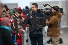 1. Bundesliga - Fußball - FC Ingolstadt 04 - Trainingsauftakt nach Winterpause - TV Sky Interviews mit den Fans Zuschauer