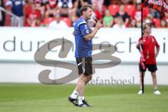 1. Bundesliga - Fußball - FC Ingolstadt 04 - Saisoneröffnung - Auftakttraining - Cheftrainer Ralph Hasenhüttl (FCI) läuft ein
