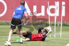 1. Bundesliga - Fußball - FC Ingolstadt 04 - Training - Saison 2015/2016 - Neuzugang Torwart Örjan Haskjard Nyland - Torwarttrainer Martin Scharfer (FCI) mit Torwart Örjan Haskjard Nyland (FCI)