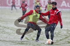 1. Bundesliga - Fußball - FC Ingolstadt 04 - Training - Neuzugang Darío Lezcano (37, FCI) - Trainingsspiel links Darío Lezcano (37, FCI) und rechts Romain Brégerie (18, FCI)