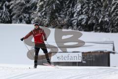 1. Bundesliga - Fußball - FC Ingolstadt 04 - Winterpause Training - Langlauf in Seefeld - gut auf den Skiern Alfredo Morales (6, FCI)