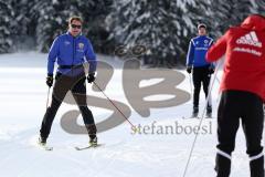 1. Bundesliga - Fußball - FC Ingolstadt 04 - Winterpause Training - Langlauf in Seefeld - geübter Fahrer, Cheftrainer Ralph Hasenhüttl (FCI)