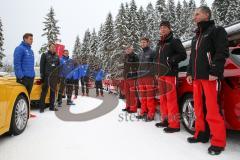 1. Bundesliga - Fußball - FC Ingolstadt 04 - Winterpause - Besuch bei Audi driving experience in Seefeld/Österreich -  Cheftrainer Ralph Hasenhüttl (FCI) und Co-Trainer Michael Henke (FCI) hören dem Fahrtrainer zu