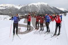 1. Bundesliga - Fußball - FC Ingolstadt 04 - Winterpause Training - Langlauf in Seefeld - Skilehrer erklärt, Cheftrainer Ralph Hasenhüttl (FCI) Tomas Pekhart (11, FCI) Stefan Wannenwetsch (22, FCI) Thomas Pledl (30, FCI) Torwarttrainer Martin Scharfer (FC