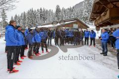 1. Bundesliga - Fußball - FC Ingolstadt 04 - Winterpause - Besuch bei Audi driving experience in Seefeld/Österreich -  Begrüßung durch Geschäftsführer Franz Spitzauer (FCI)