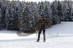 1. Bundesliga - Fußball - FC Ingolstadt 04 - Winterpause Training - Langlauf in Seefeld - erste wacklige Versuche Elias Kachunga (25, FCI)