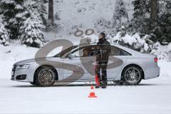 1. Bundesliga - Fußball - FC Ingolstadt 04 - Winterpause - Besuch bei Audi driving experience in Seefeld/Österreich -  Stefan Wannenwetsch (22, FCI) im Fahrzeug