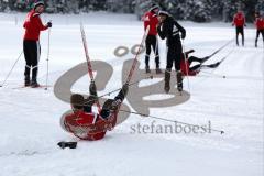 1. Bundesliga - Fußball - FC Ingolstadt 04 - Winterpause Training - Langlauf in Seefeld - Sturz von Mathew Leckie (7, FCI)