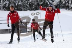 1. Bundesliga - Fußball - FC Ingolstadt 04 - Winterpause Training - Langlauf in Seefeld - gut auf den Skiern, Tomas Pekhart (11, FCI) hinten Thomas Pledl (30, FCI) und rechts Stefan Wannenwetsch (22, FCI)