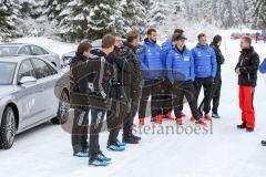 1. Bundesliga - Fußball - FC Ingolstadt 04 - Winterpause - Besuch bei Audi driving experience in Seefeld/Österreich -  Einweisund durch den Fahrtrainer, Cheftrainer Ralph Hasenhüttl (FCI)