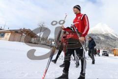 1. Bundesliga - Fußball - FC Ingolstadt 04 - Winterpause Training - Langlauf in Seefeld - geübter Langläufer Österreicher Lukas Hinterseer (16, FCI)